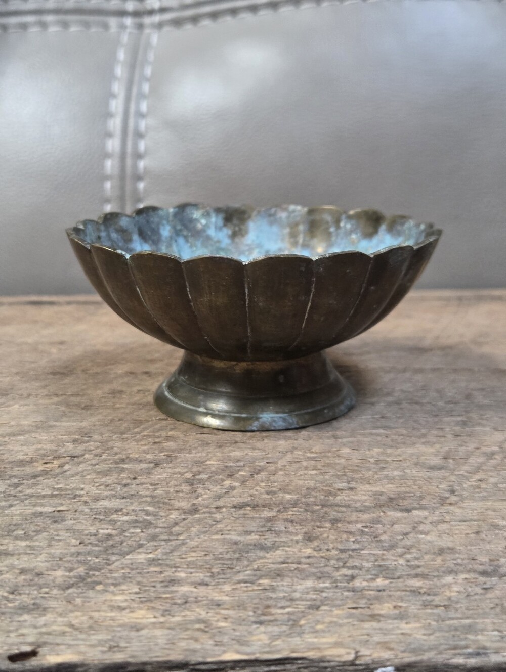 Beautiful Vintage Brass Scalloped Decorative Bowl in Aged Patina B1Q